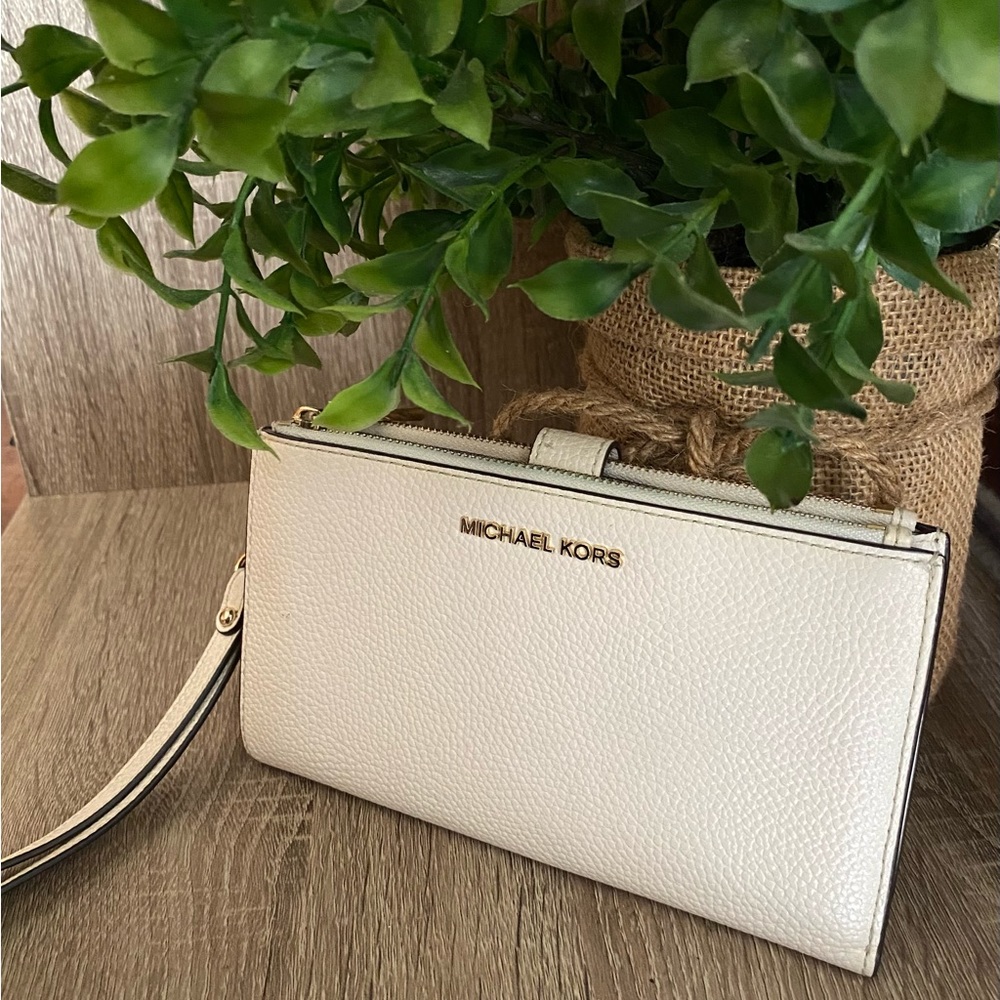 Adele Leather Smartphone Wallet